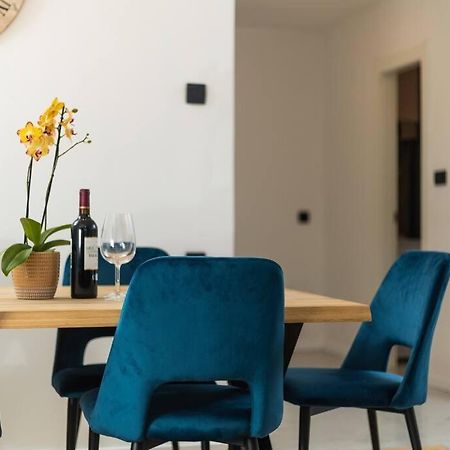 Apartment Glow Split Bagian luar foto