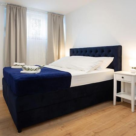 Apartment Glow Split Bagian luar foto