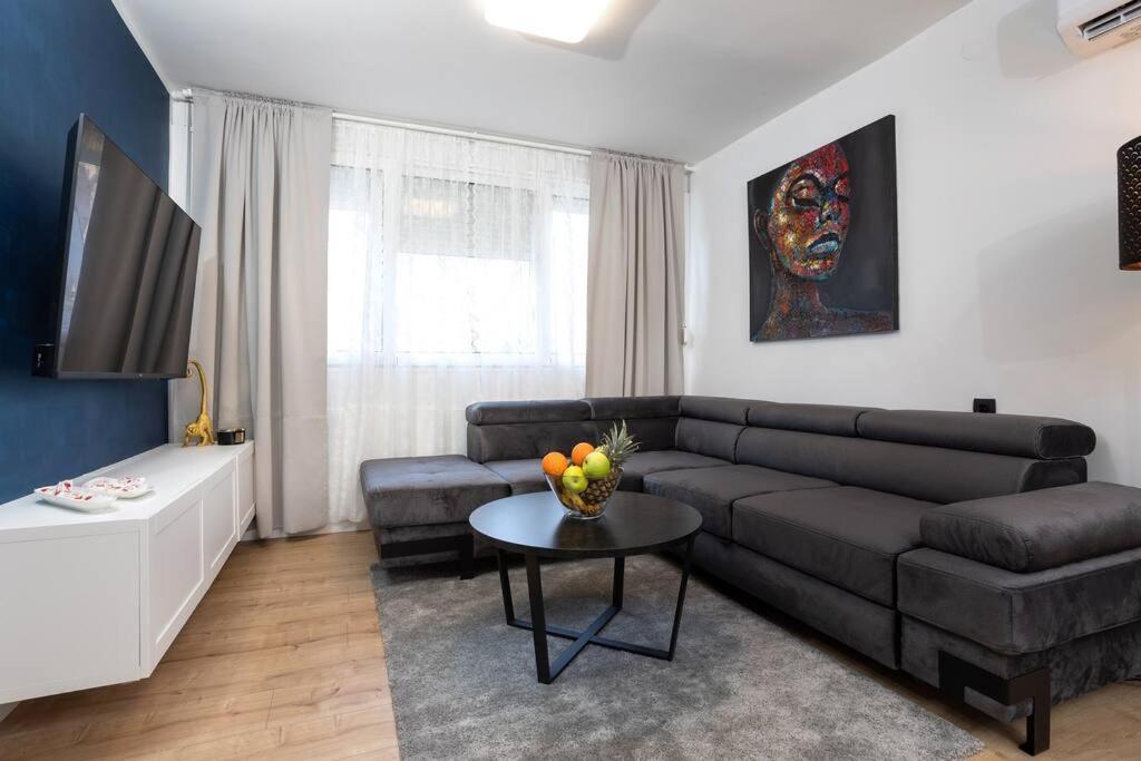 Apartment Glow Split Bagian luar foto