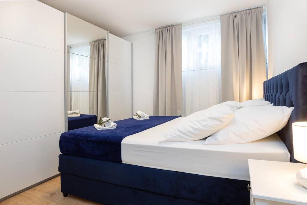 Apartment Glow Split Bagian luar foto
