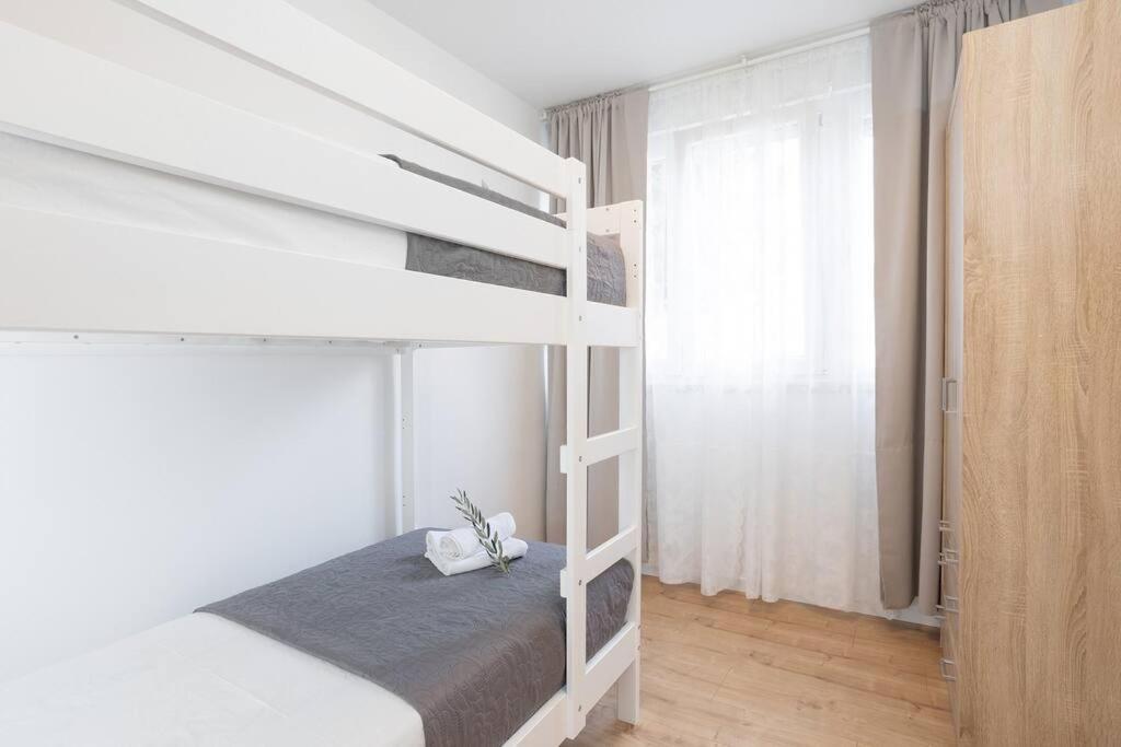 Apartment Glow Split Bagian luar foto