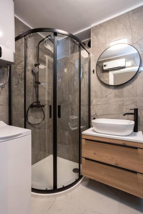 Apartment Glow Split Bagian luar foto
