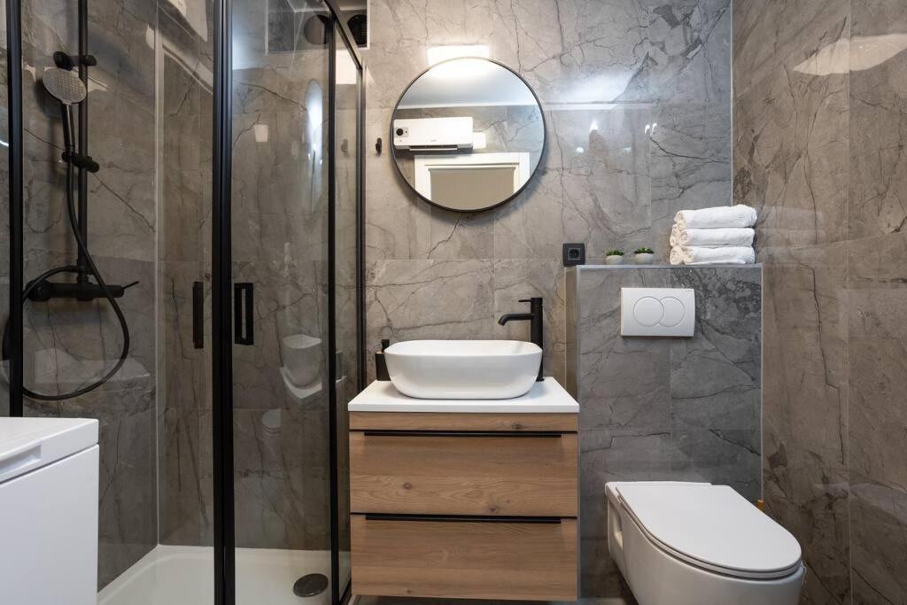 Apartment Glow Split Bagian luar foto