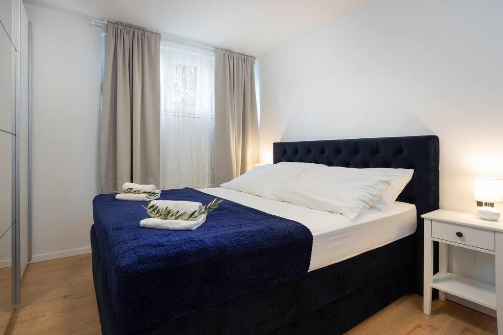 Apartment Glow Split Bagian luar foto