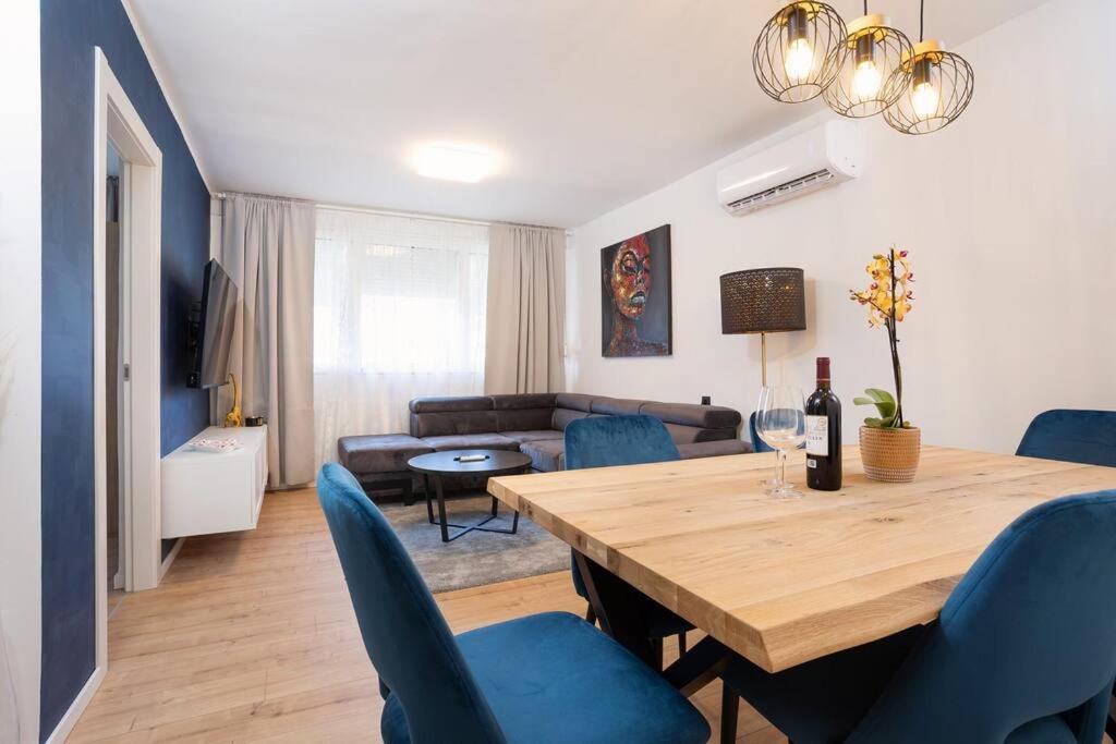 Apartment Glow Split Bagian luar foto
