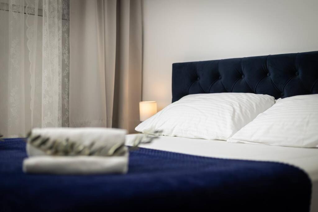 Apartment Glow Split Bagian luar foto