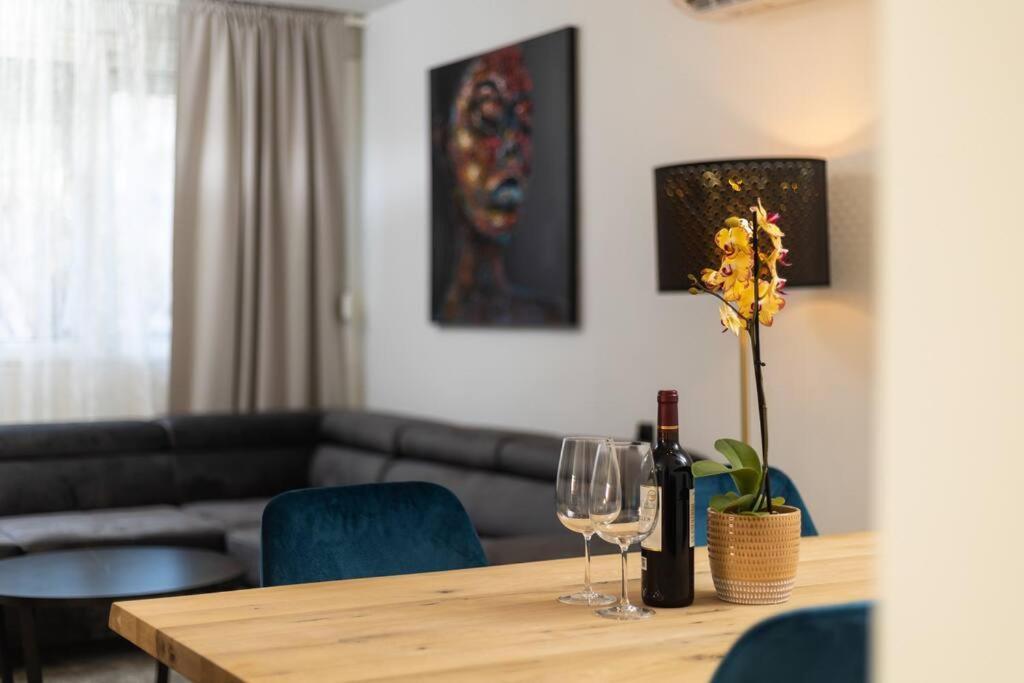 Apartment Glow Split Bagian luar foto