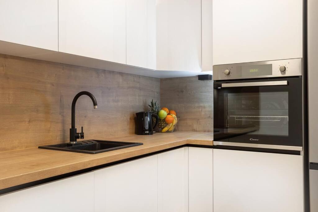 Apartment Glow Split Bagian luar foto